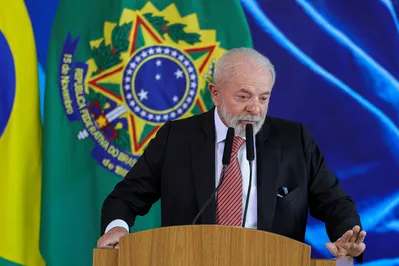 Imagem ilustrativa da imagem Lula: 'Se estiver bonitão, extrema direita não volta a governar'