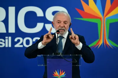 Presidente Lula: "O mundo mudou. Nós somos países sobreranos, se ele [Trump] achar que pode taxar mais, os países têm o direito de taxar também"