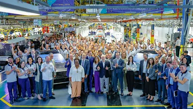 Lula  durante visita à Linha de Montagem da Stellantis em Betim (MG)