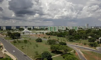 Imagem ilustrativa da imagem Lula sanciona lei que estrutura carreira e reajusta salários