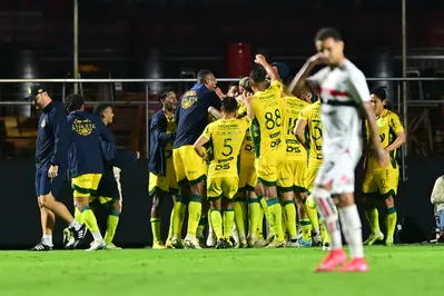Imagem ilustrativa da imagem Mirassol anula o São Paulo e vence com 'ajuda' de Rafael