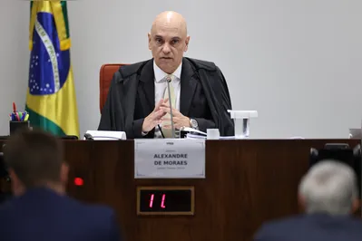 Imagem ilustrativa da imagem Moraes nega pedido de Bolsonaro para anular delação de Cid