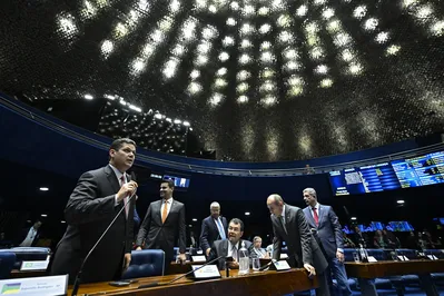 Plenário do Senado Federal durante sessão deliberativa ordinária. Ordem do dia. 

Na pauta, o PLP 177/2023, que amplia de 513 para 531 o número de cadeiras na Câmara dos Deputados. Aprovado na Câmara dos Deputados no início de maio, o projeto aumenta o número de vagas na Casa em razão do crescimento populacional de alguns estados. O texto mantém o tamanho das bancadas que perderiam representantes. 

Bancada:
presidente do Senado Federal, senador Davi Alcolumbre (União-AP) - em pronunciamento; 
senador Eduardo Braga (MDB-AM);
deputado Isnaldo Bulhões Jr. (MDB-AL); 
deputado Yury do Paredão (MDB-CE);
senador Marcelo Castro (MDB-PI); 
senador Rogério Carvalho (PT-SE); 
senador Eduardo Girão (Novo-CE).

Foto: Andressa Anholete/Agência Senado