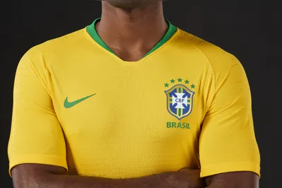 Imagem ilustrativa da imagem Polícia apreende uniforme vermelho pirata da seleção