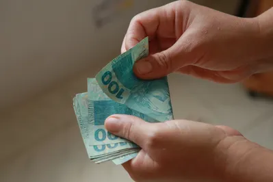Imagem ilustrativa da imagem Receita paga R$ 11 bilhões em restituição do IR nesta segunda