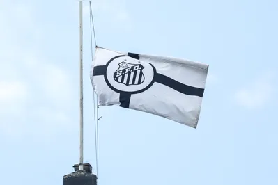 Imagem ilustrativa da imagem Refugiados disputam torneio com camisas doadas pelo Santos
