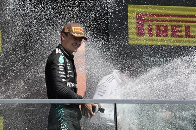 Imagem ilustrativa da imagem Russell vence no Canadá e Norris abandona após batida com Piastri