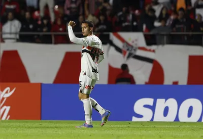 Imagem ilustrativa da imagem São Paulo renova com atacante que foi herói na Libertadores