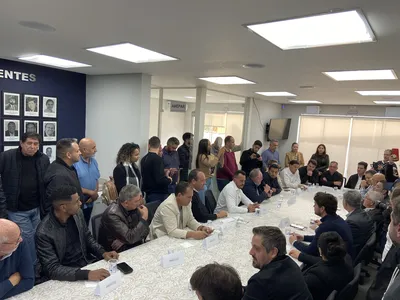 Imagem ilustrativa da imagem Secretários apresentam investimentos para prefeitos da Amepar