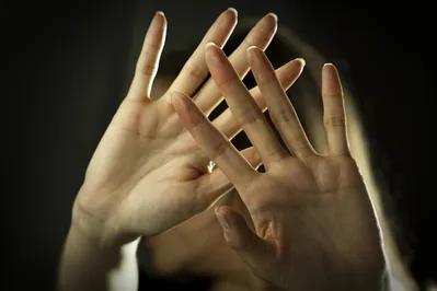 As mulheres vítimas de agressões relataram, em média, mais de três tipos diferentes de violência nos últimos 12 meses
