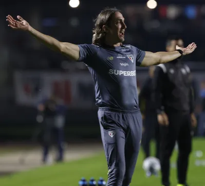 Imagem ilustrativa da imagem Zubeldía leva gancho de dois jogos por reclamação