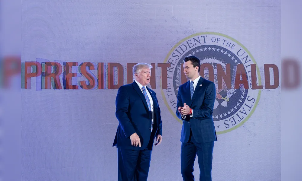 O presidente Donald Trump e Charlie Kirk, em evento nos EUA, em 2023