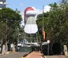 Papai Noel gigante começa a ganhar forma no Lago Igapó 2