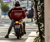 Trabalhador de aplicativo ganha mais, porém tem jornadas maior