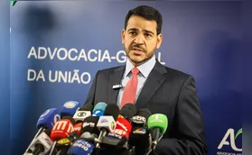 Analista vê alto 'custo político' em indicação de Messias ao STF