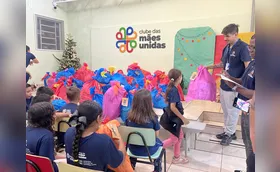 Crianças da zona leste de Londrina ganham presentes de Natal