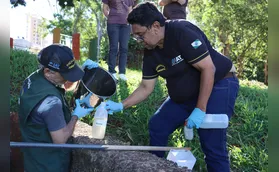 IAT coleta amostras para verificar fim de despejo de esgoto em lagos