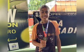 Londrinense de 14 anos vence competição nacional de Parabadminton