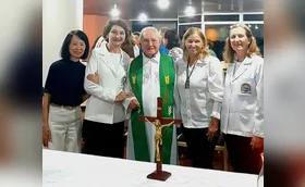 Monsenhor celebra missa natalina em Londrina