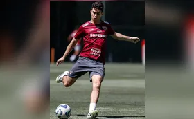 Oscar, do São Paulo, segue internado: “Vai ficar tudo bem”