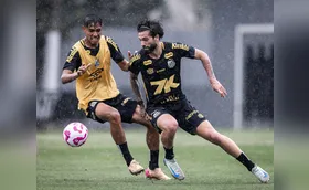 Santos recebe o Vitória em duelo direto contra o rebaixamento