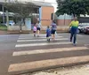 Após atropelamentos, rua de escola terá mão única