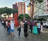 Com fila uma hora antes da abertura, bolo vira frisson em Londrina