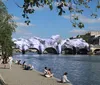 Intervenção urbana encanta parisienses na Pont Neuf