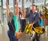 Turistas que ficaram retidos em Dubai são recebidos com festa em Londrina