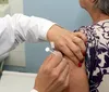 Vacinas contra gripe e Covid-19 são aliadas na prevenção de infarto e AVC