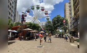 Centro de Londrina é cenário do Dia das Trocas de presentes