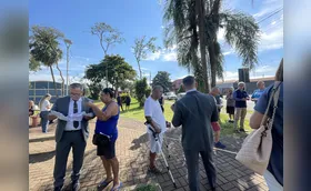 Advogados tiram dúvidas da população na praça da Saul Elkind