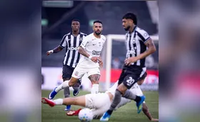Botafogo derrota Corinthians com 3 de Arthur Cabral