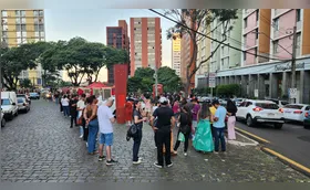 Com fila uma hora antes da abertura, bolo vira frisson em Londrina
