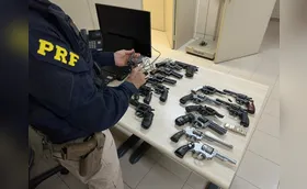 Duas mulheres são presas em Jacarezinho por tráfico de armas