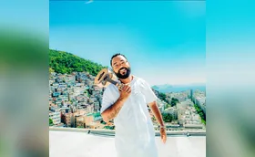Dudu Nobre lança o single 'Fazer o Mundo Sambar'