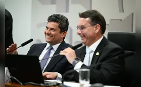 Flávio Bolsonaro anuncia Moro como pré-candidato ao governo do Paraná