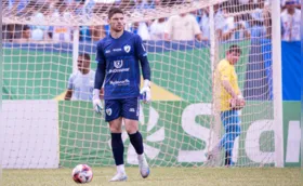 Kozlinski brilha e classifica o Londrina na Copa do Brasil