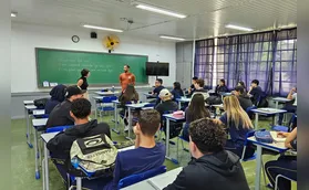 Mais aulas de matemática e IA: volta às aulas tem novidades no PR