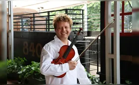 Roney Marczak leva projeto musical a escola municipal de Londrina