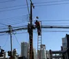 Mais de meia tonelada de cabos são retirados da avenida Higienópolis