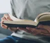 Quase metade dos brasileiros considerada compra de livro um investimento