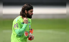 Alisson busca apagar críticas e entrar para grupo dos campeões