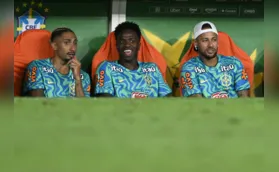 Ancelotti indica Neymar brigando por posição com Vini e Raphinha