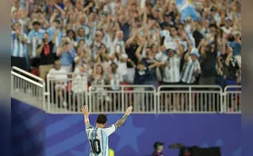 Argentina atropela, Messi faz três e bate recorde