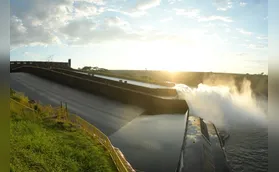 Aumento das chuvas faz Itaipu abrir vertedouro pela primeira vez em sete meses