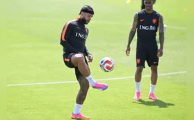 Com Memphis, Holanda inicia Copa contra o Japão