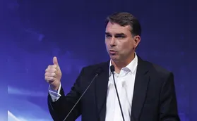 Em encontro do PL Mulher, Flávio chama Michelle de "desinformada"
