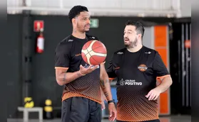 Estrelas do NBB fazem clínica de basquete em Londrina
