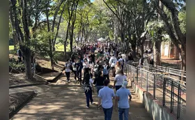 Estudantes lotam o campus da UEL para a Feira das Profissões
